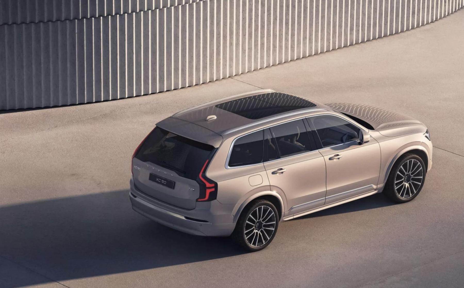 فولفو  XC90  موديلات ٢٠٢٥ الوحش الكهربائي على وشك الظهور 